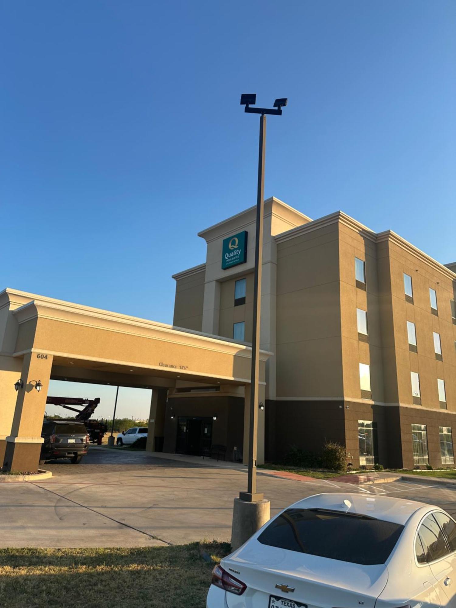 Quality Inn & Suites Pearsall Exterior photo