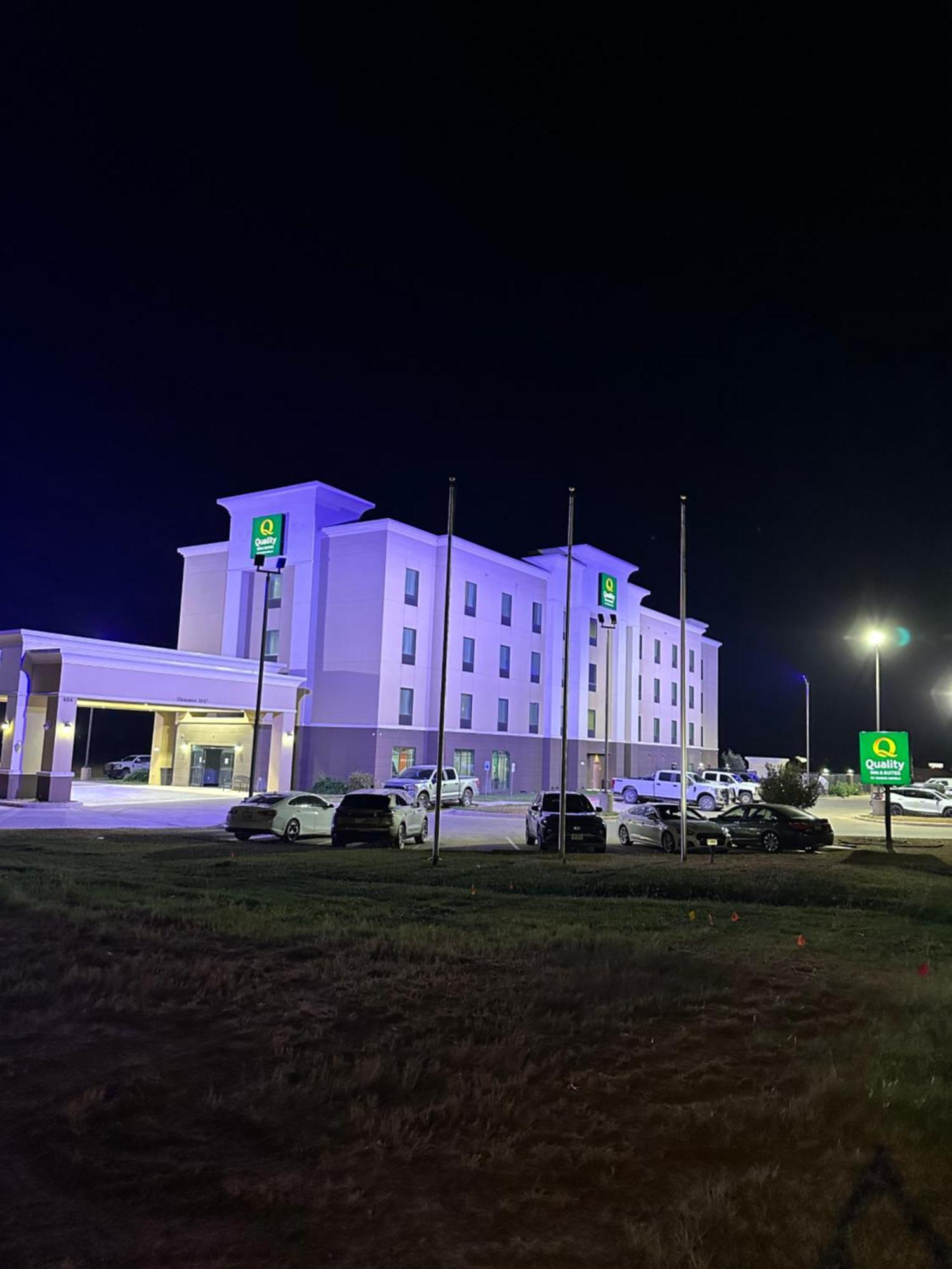 Quality Inn & Suites Pearsall Exterior photo